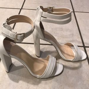 SALE❗️White heels